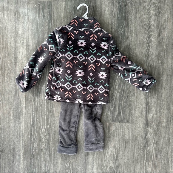 New 3T faux fur top and pant fall/winter set - Picture 11 of 11